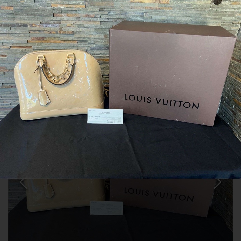 ✨Authentic Louis Vuitton Alma MM MV in Dune with Bag Charm✨